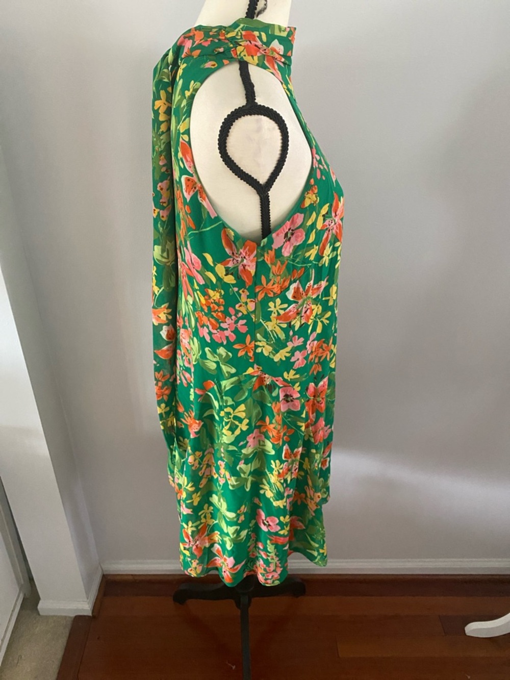 Vince Camuto size 4 high neck sleeveless dress - Picture 3 of 9